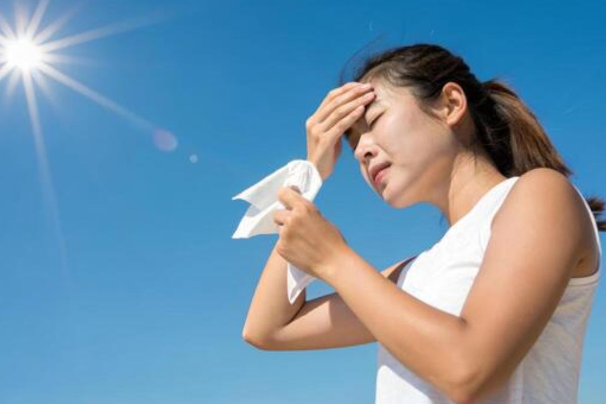 অ্যালোভেরা, ভিটামিন সি বা হাইলুরোনিক অ্যাসিড যুক্ত টিস্যু ত্বক পরিষ্কার রাখার পাশাপাশি আর্দ্রতা ধরে রাখে। 